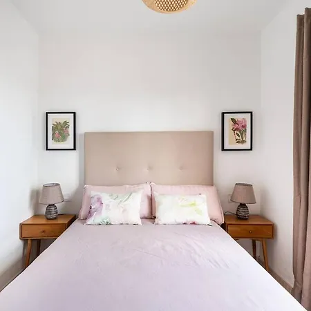 3 Bedrooms Seaview In Historical Center