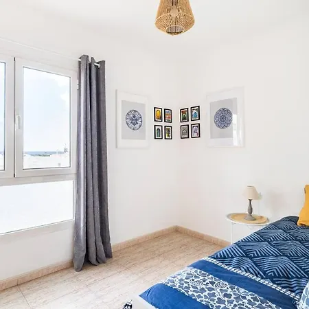 Apartment 3 Bedrooms Seaview In Historical Center *
